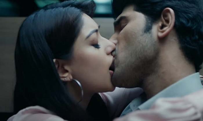 Allu Sirish: అల్లువారబ్బాయికి లిప్ లాక్ లు బాగా  కలిసొచ్చినట్టున్నాయే..?