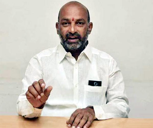 Bandi Sanjay: ట్యాంక్ బండ్ పై సూపర్ స్టార్ కాంస్య విగ్రహం ఏర్పాటు చేస్తాం