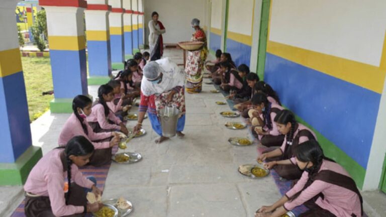 Midday Meal in Bihar: బల్లి పడిందన్నా బలవంతంగా తినిపించారు.. 200మంది పరిస్థితి ఏమైందంటే