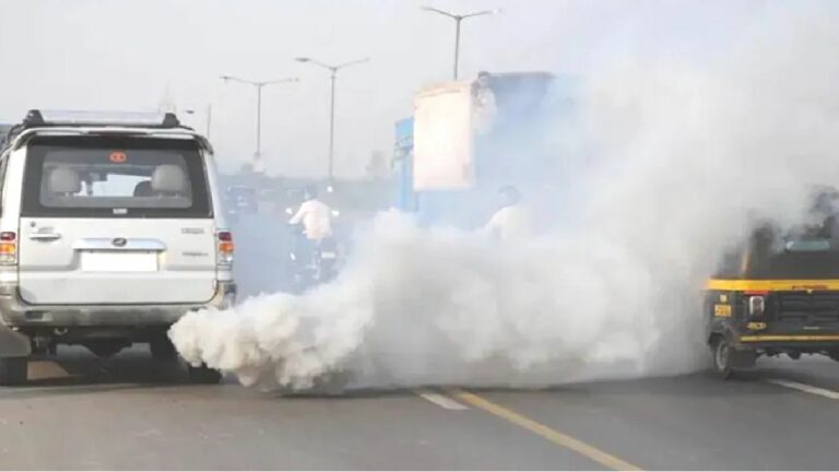 Delhi Air Pollution:  రాజధానిలో డీజిల్ వాహనాలు నిషేధం.. రూల్స్ తప్పితే భారీ జరిమానా