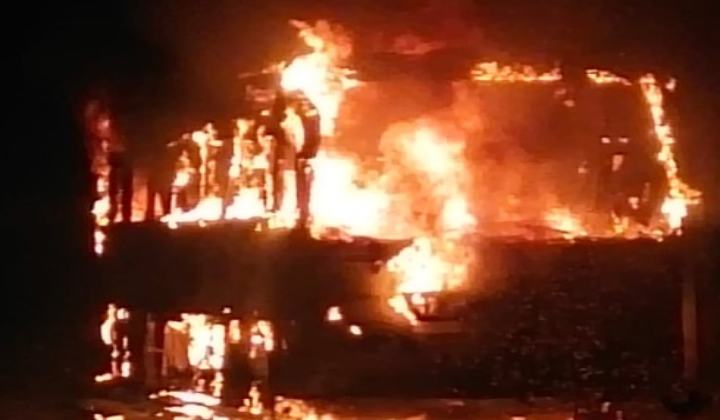 Araku Bus Fire: అరకులో టూరిస్ట్ బస్సుకి ప్రమాదం.. మంటల్లో లగేజ్ దగ్ధం