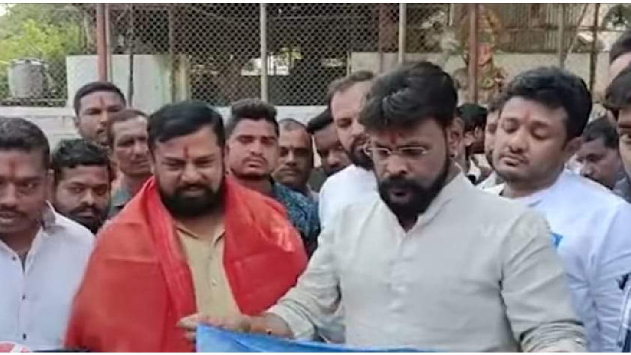 Chikoti Praveen Meets MLA Raja Singh: బీజేపీ ఎమ్మెల్యేతో క్యాసినో కింగ్ భేటీ