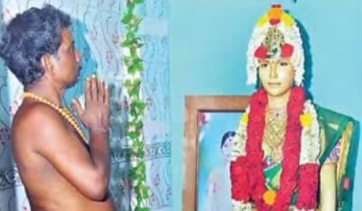 Nellore District: కుమార్తెకు గుడి కట్టించిన కన్నతండ్రి.. ఫోటో వైరల్