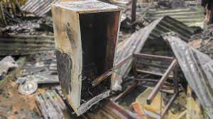 Fridge Cylinder Blast: పేలిన ఫ్రిడ్జ్ సిలిండర్.. తప్పిన ప్రమాదం