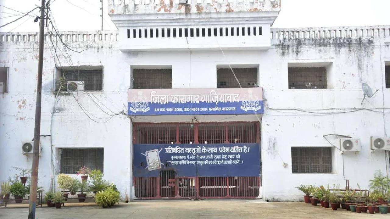Ghaziabad Jail: షాకింగ్.. ఆ జైలు ఖైదీల్లో 140మందికి హెచ్ఐవీ, 17మందికి టీబీ