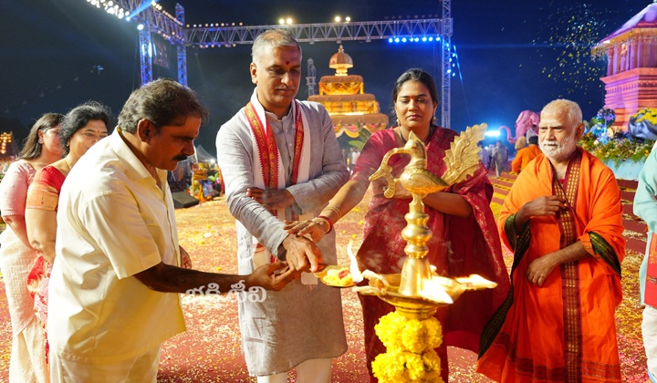 Koti Deepotsavam: ఐదోరోజు అంగరంగ వైభవంగా కోటి దీపోత్సవం.. ముఖ్య అతిథిగా హాజరైన మంత్రి హరీష్‌రావు