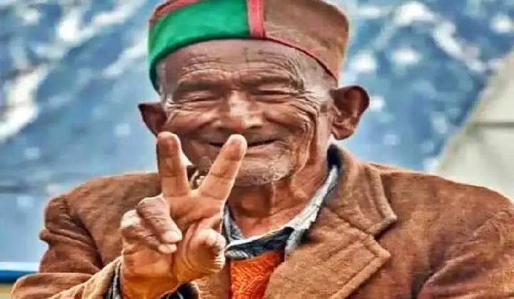 Shyam Saran Negi: స్వతంత్ర భారత తొలి ఓటర్ కన్నుమూత