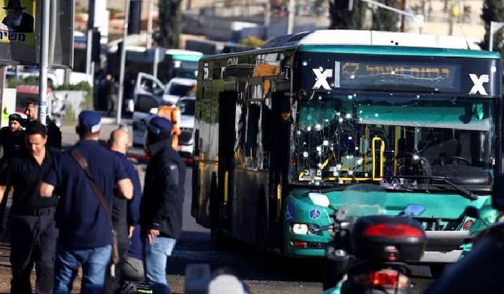 Jerusalem Blasts: జంట పేలుళ్లతో వణికిన ఇజ్రాయిల్.. జెరూసలేంపై మిలిటెంట్ల దాడి..