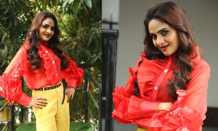 MadhuBala : బాహుబలి, ఆర్‌ఆర్‌ఆర్ సినిమాలపై సంచలన వ్యాఖ్య చేసిన మధుబాల