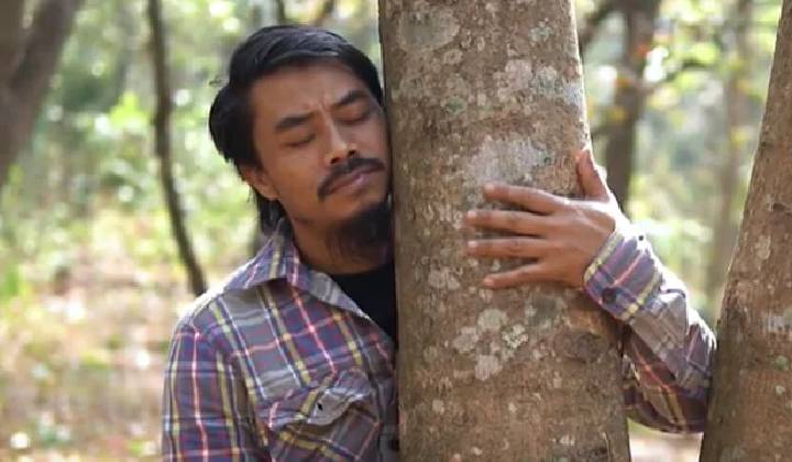 Barren Land Into Forest: ఓ వ్యక్తి 20 ఏళ్ల కృషి.. బంజరు భూమిని పచ్చని అడవిగా మార్చింది.