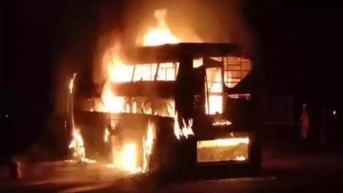 Fire Accident in Nirmal: బస్సులో మంటలు.. 26 మంది ప్రయాణికులు