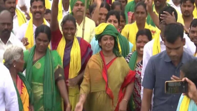Paritala Sunitha Comments On CM Jagan: జగన్ రెడ్డి కాదు.. ఆయన బటన్ రెడ్డి