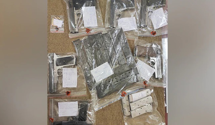 Pistols Seized:  సినిమాలను తలదన్నే పోలీసుల ఛేజింగ్ సీన్‌.. 40 తుపాకులు స్వాధీనం