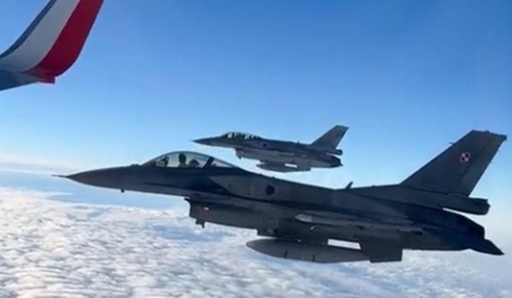 FIFA World Cup: యుద్ధ విమానాలతో ఖతార్ చేరుకున్న పోలెండ్ జట్టు.. కారణం ఏంటంటే..?