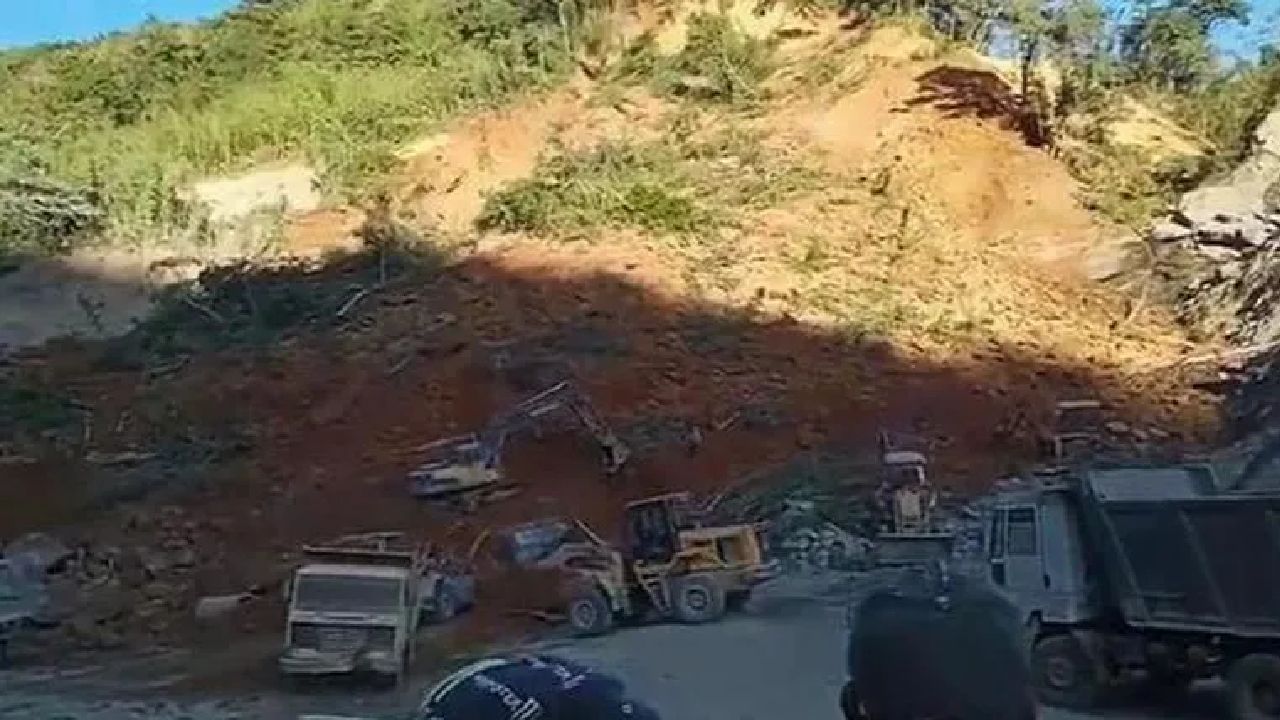 Mizoram : మిజోరాంలో కూలిన‌ క్వారీ.. శిథిలాల్లో చిక్కుకున్న15మంది కార్మికులు