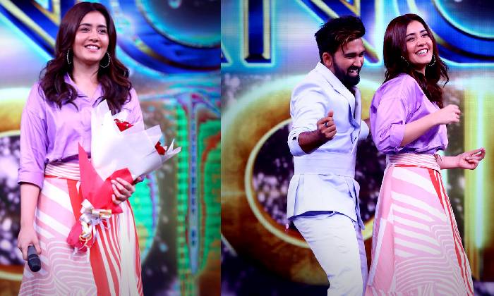 Dance Ikon: పెద్ద రోజాకు రోజా బొకేతో స్వాగతం!