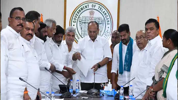 Revanth Reddy: అసైన్డ్ భూములకు అర్హులకు పట్టాలు ఇవ్వాలి