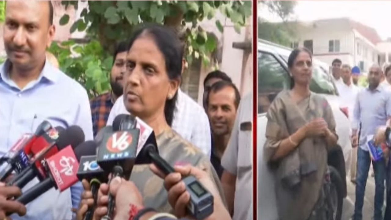 Sabitha Indrareddy: ఇంటర్ విద్యలో మార్పులపై కమిటీ ..  మంత్రి సబిత క్లారిటీ