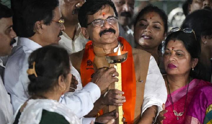 Sanjay Raut: రూటు మార్చిన సంజయ్ రౌత్.. దేవేంద్ర ఫడ్నవీస్‌పై ప్రశంసలు..