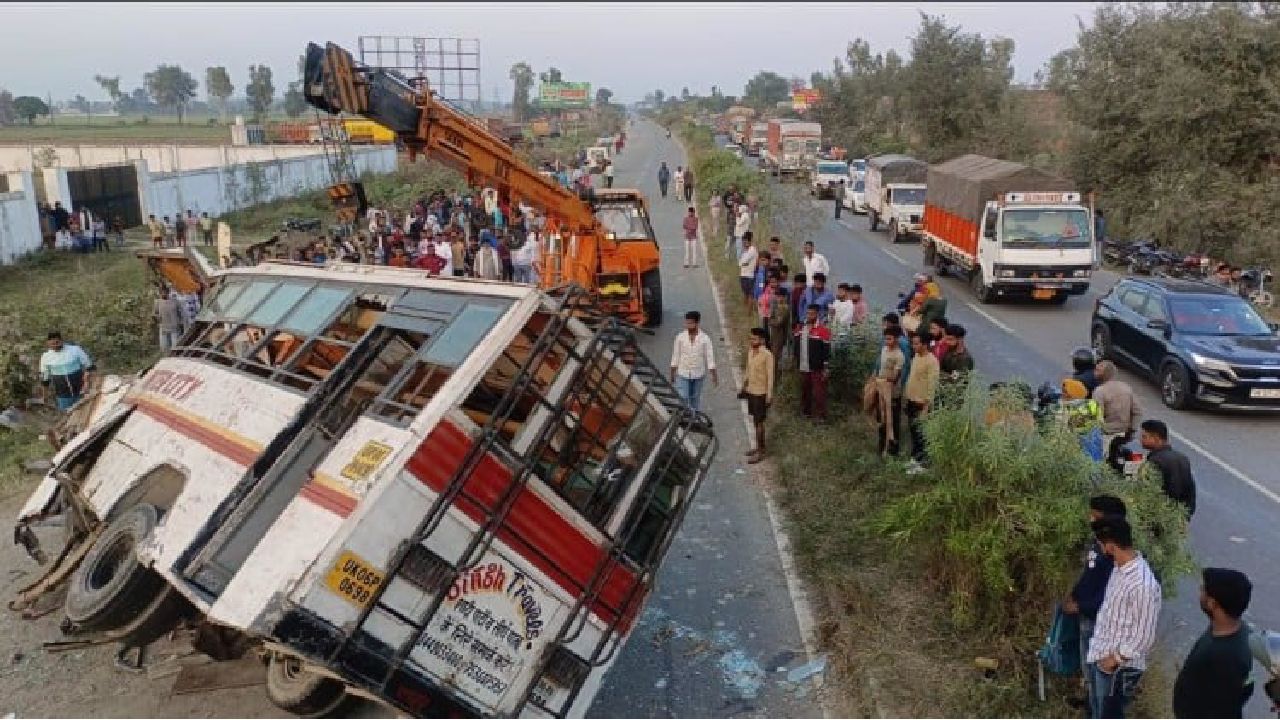 School Bus Accident : చిల్డ్రన్స్ డే రోజు విషాదం..  స్కూల్ బస్‎కు యాక్సిడెంట్