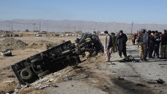 Suicide Blast: పోలీసు ట్రక్కు లక్ష్యంగా ఆత్మాహుతి దాడి.. ముగ్గురు మృతి, 27 మందికి గాయాలు