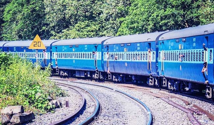 Corpse In Toilet: టాయిలెట్‌లో మృతదేహం.. 900 కిలోమీటర్లు ప్రయాణించిన రైలు