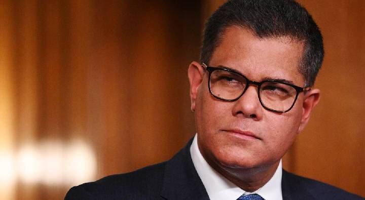 Alok Sharma : భారత సంతతి వ్యక్తికి అరుదైన గౌరవం.. బ్రిటన్ రాజు చేతుల మీదుగా నైట్ హుడ్ అవార్డు