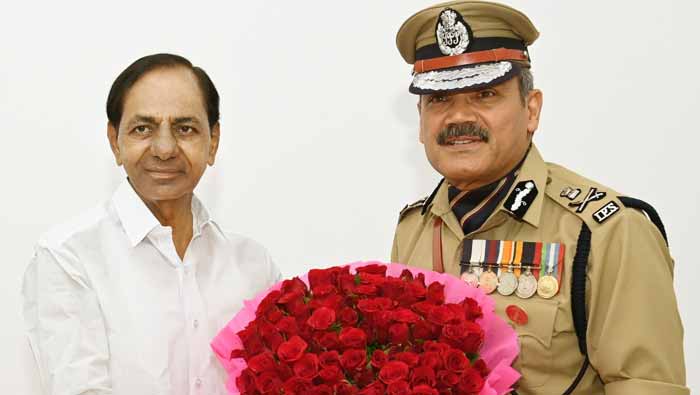 CM KCR : సీఎం కేసీఆర్‌ను కలిసిన నూతన డీజీపీ అంజనీకుమార్‌