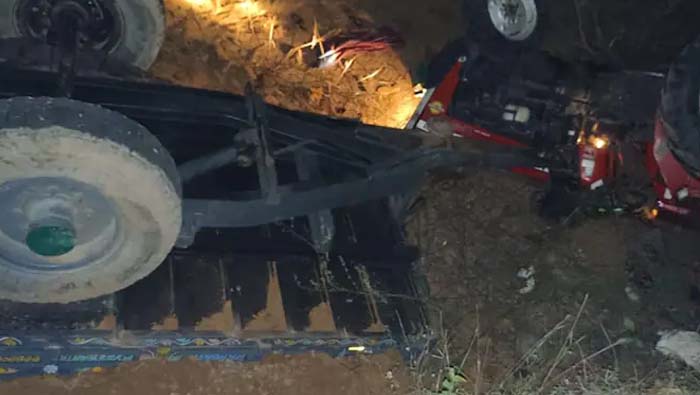 Tractor overturned: పెళ్లి బృందం ట్రాక్టర్ బోల్తా.. మొత్తం 26 మంది