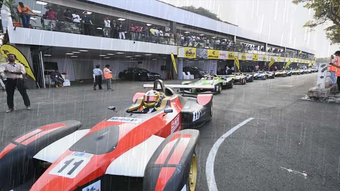 Indian Racing League: ఇండియన్ రేసింగ్ లీగ్ కు వర్షం ఎఫెక్ట్.. మెయిన్ రేస్ ఎప్పుడంటే