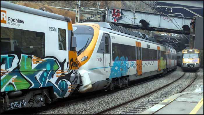 Spain Train Accident: స్టేషన్‌లో ఆగి ఉన్న రైలుని.. వెనుక నుంచి ఢీకొట్టిన మరో రైలు