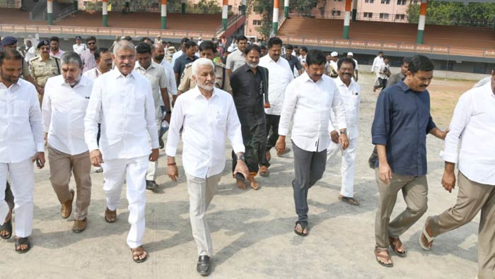 Vijayasai Reddy : చంద్రబాబు, లోకేష్ ఇద్దరూ సైకోలే