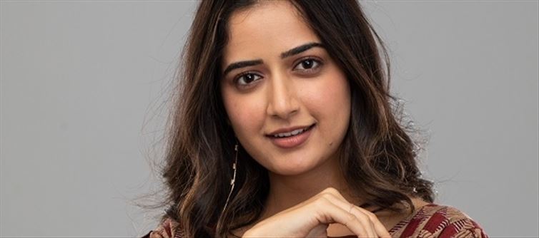 Amigos Movie Update : చూపులతో వల వేస్తున్న ‘అమిగోస్’ బ్యూటీ