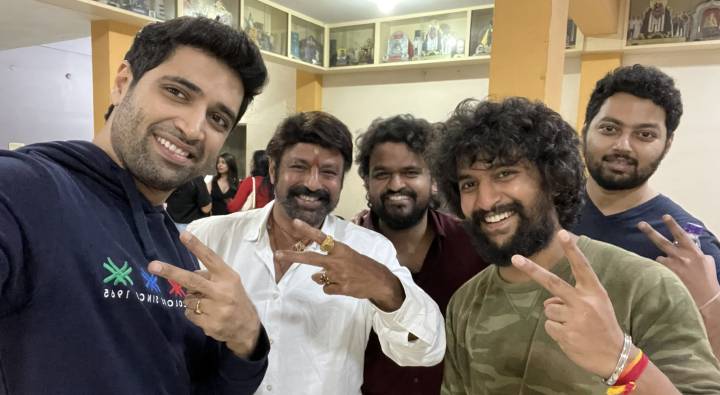 Hit 2: కొడుకుతో కలిసి హిట్ 2చూసిన బాలయ్య.. టీంలో సెల్ఫీ వైరల్