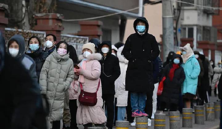 China: చైనాలో కోవిడ్ కల్లోలం.. ఒకే రోజు 3.7 కోట్ల కేసులు