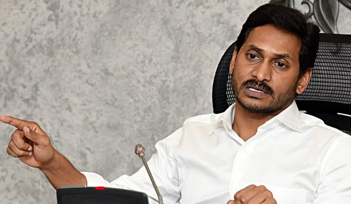 CM Jagan: ఫించన్‌లపై తప్పుడు ప్రచారం చేస్తున్నారు.. కలెక్టర్లు తిప్పికొట్టాలి