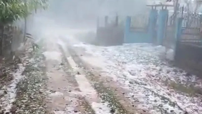 Hailstorm: వడగళ్ల వాన బీభత్సం.. 200కు పైగా ఇళ్లు ధ్వంసం