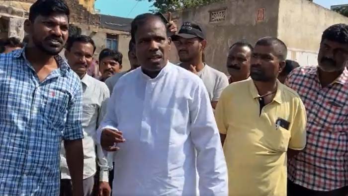 K.A.Paul: గ్రౌండ్ లో పెట్టాల్సిన సభ రోడ్డు మీద పెట్టారు