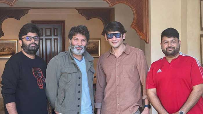 SSMB28: మ్యూజిక్ సిట్టింగ్స్ కోసం అక్కడ వరకు వెళ్లాలా త్రివిక్రమ్..?