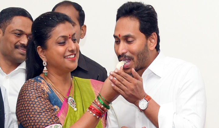 Minister Roja: మంత్రి రోజా కీలక వ్యాఖ్యలు.. హీరోల కంటే జగనన్నే యంగ్‌