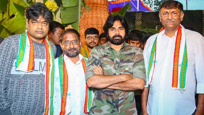Pawan Kalyan: ఉస్తాద్ గా పవన్ గ్రాండ్ ఎంట్రీ.. భయమేస్తోంది అంటున్న ఫ్యాన్స్
