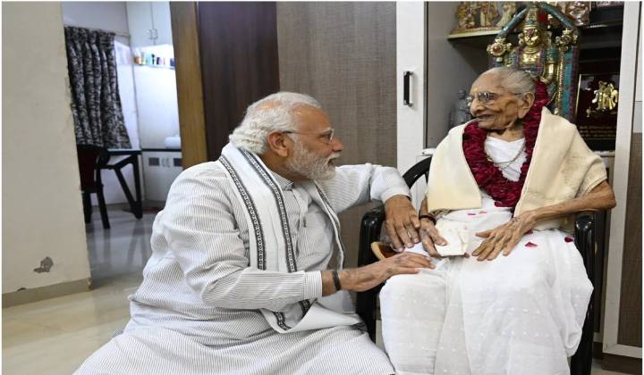 Pm Narendra Modi mother