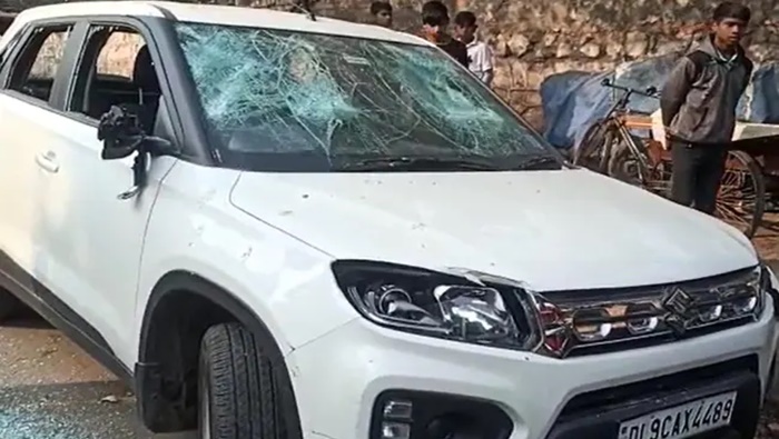 CCTV: ఫుట్‌పాత్‌పై నిల్చున్న ముగ్గురు పిల్లలపైకి దూసుకెళ్లిన కారు.. వీడియో వైరల్