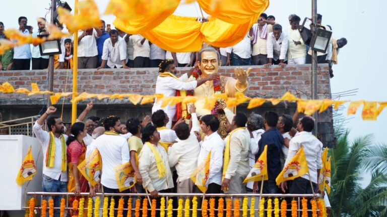 Guntur District: ఎన్టీఆర్ కాంస్య విగ్రహాన్ని ఆవిష్కరించిన తారకరత్న