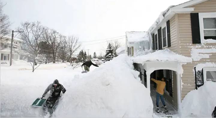 Bomb Cyclone : అమెరికాలో భారీగా మంచు.. బయటపెట్టిన వస్తువులు మాయం
