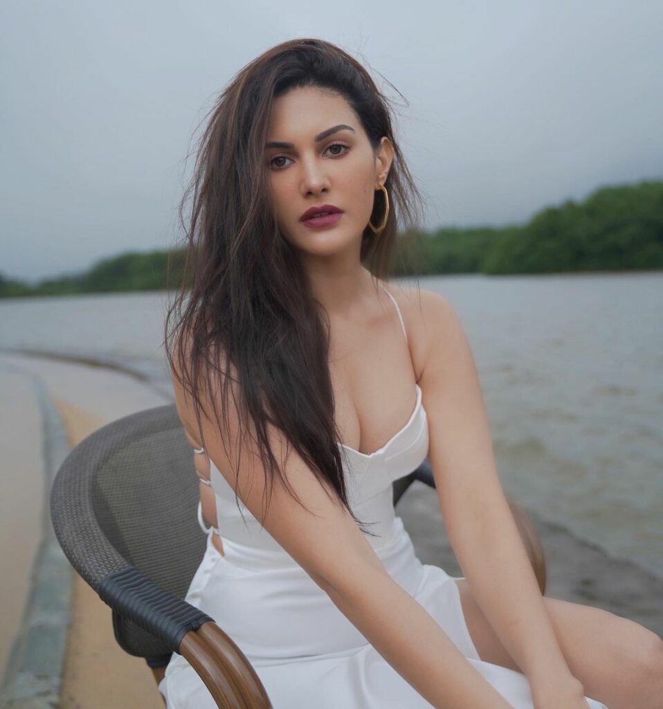 Amyra Dastur (5)