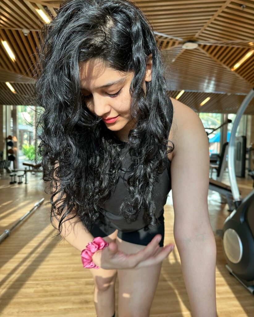 Ritika Singh (5)