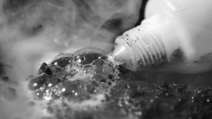 Acid Attack: లేట్ ఎందుకు అయింది.. ఇంటికొచ్చిన భర్తపై యాసిడ్ పోసిన భార్య