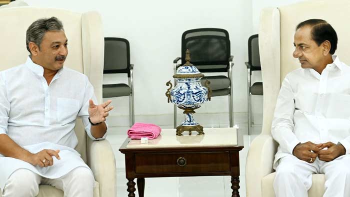 CM KCR : కేసీఆర్‌తో ఛత్రపతి శివాజీ 13 వ వారసుడు భేటీ
