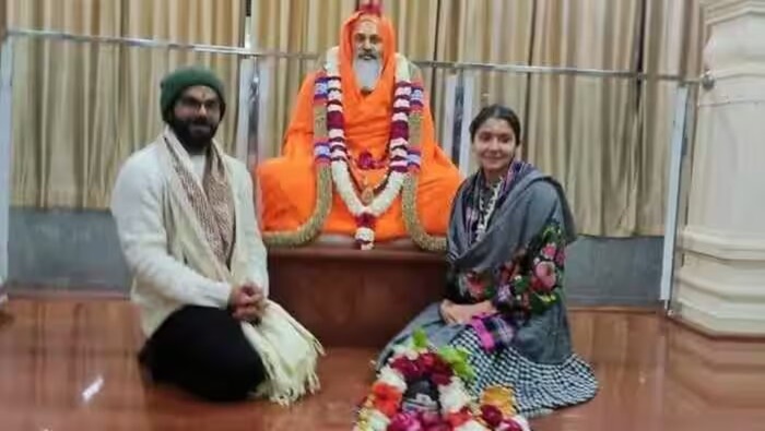 Virat kohli:  ఆ స్వామీజీతో కోహ్లీ, అనుష్క.. ఫోటోలు వైరల్